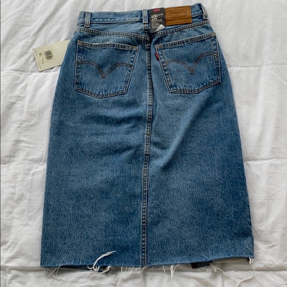 Levi’s denim Skirt (size 25) - Picture 2 of 3
